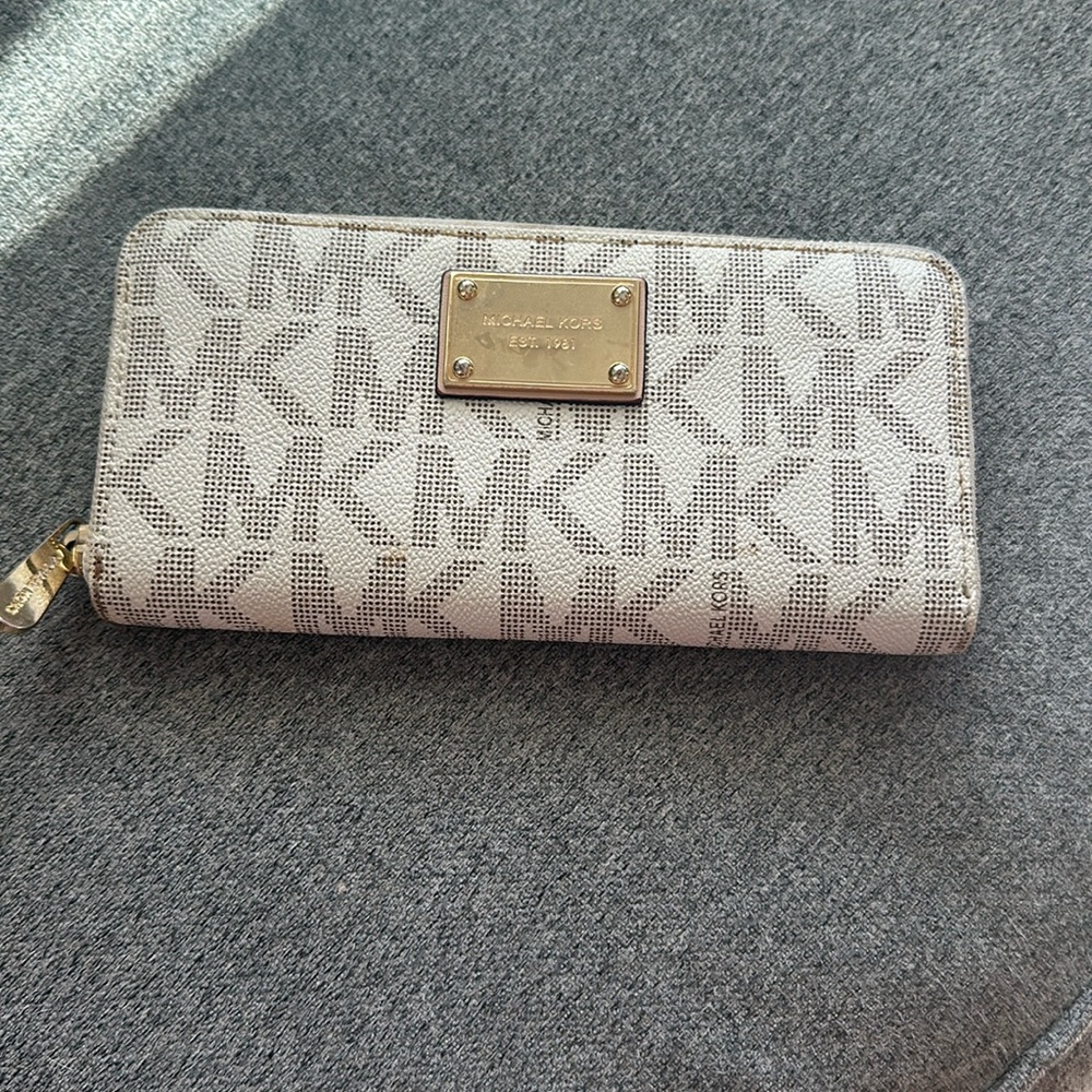 Michael kors wallet